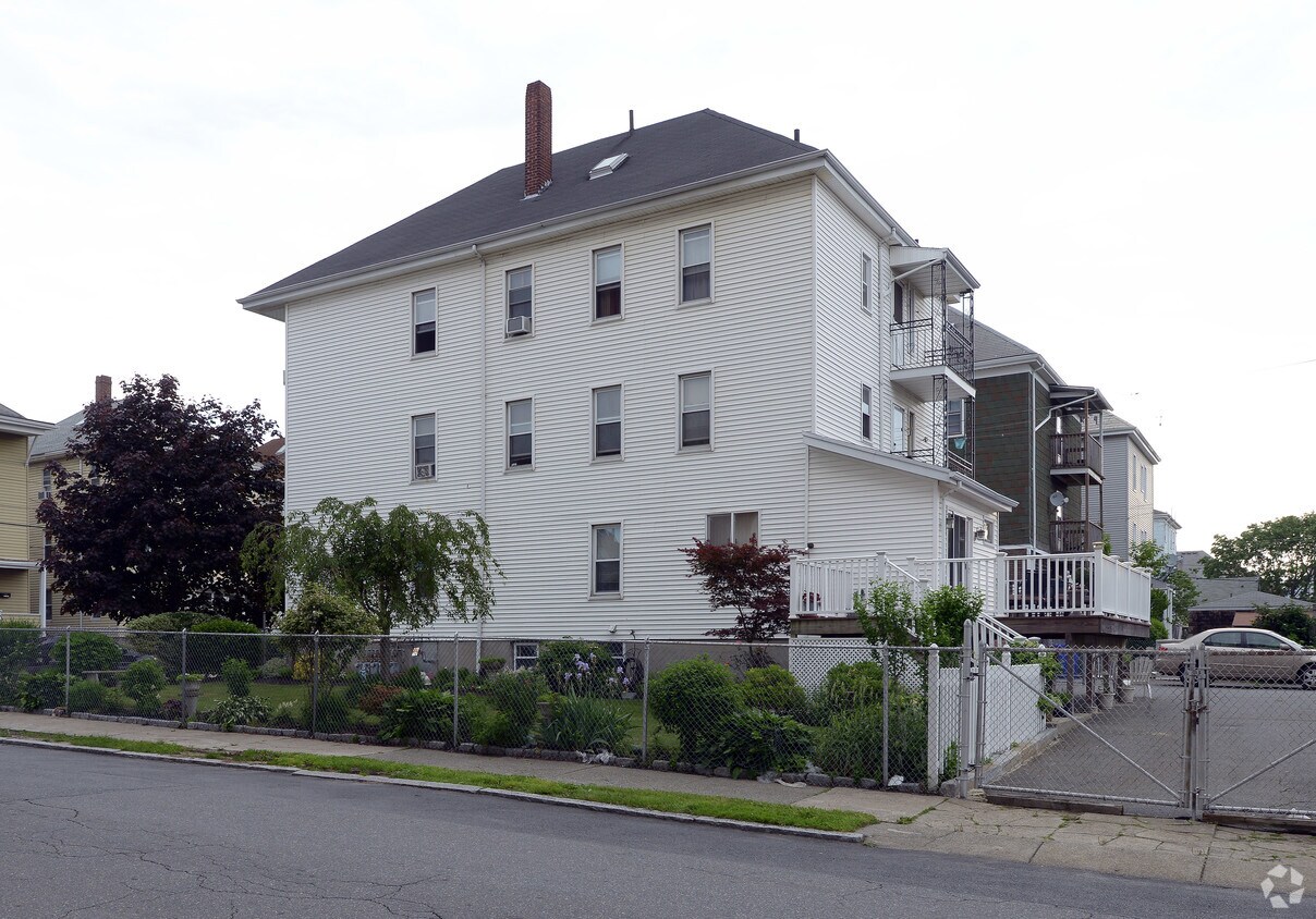 Building Photo - 186 Deane St