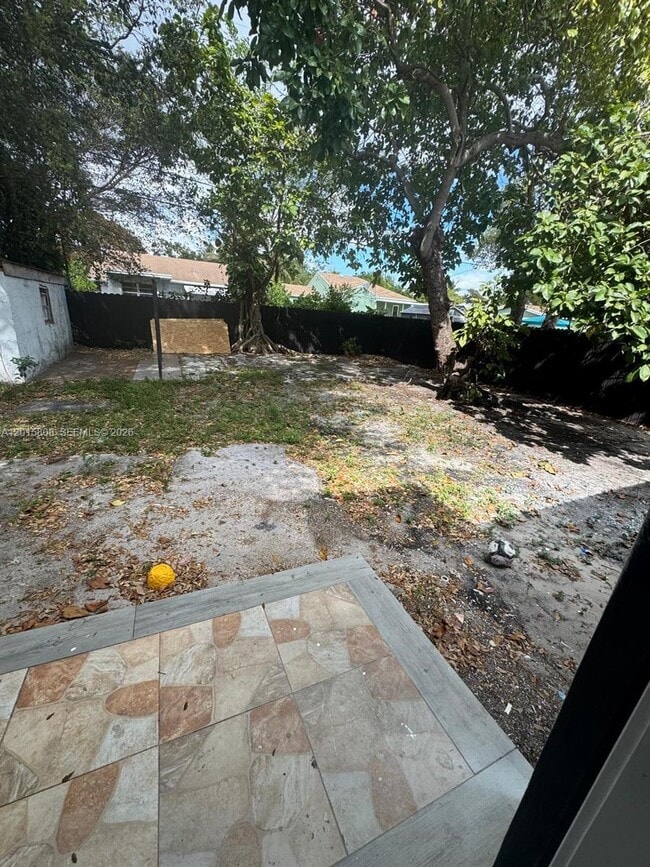 Building Photo - 833 NW 75th St