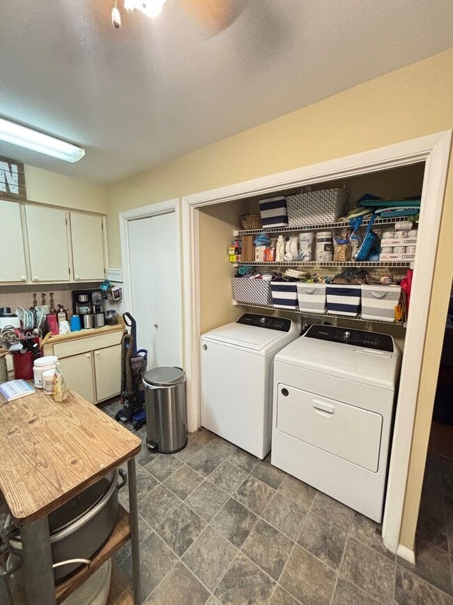 Building Photo - 2105 Burwell St