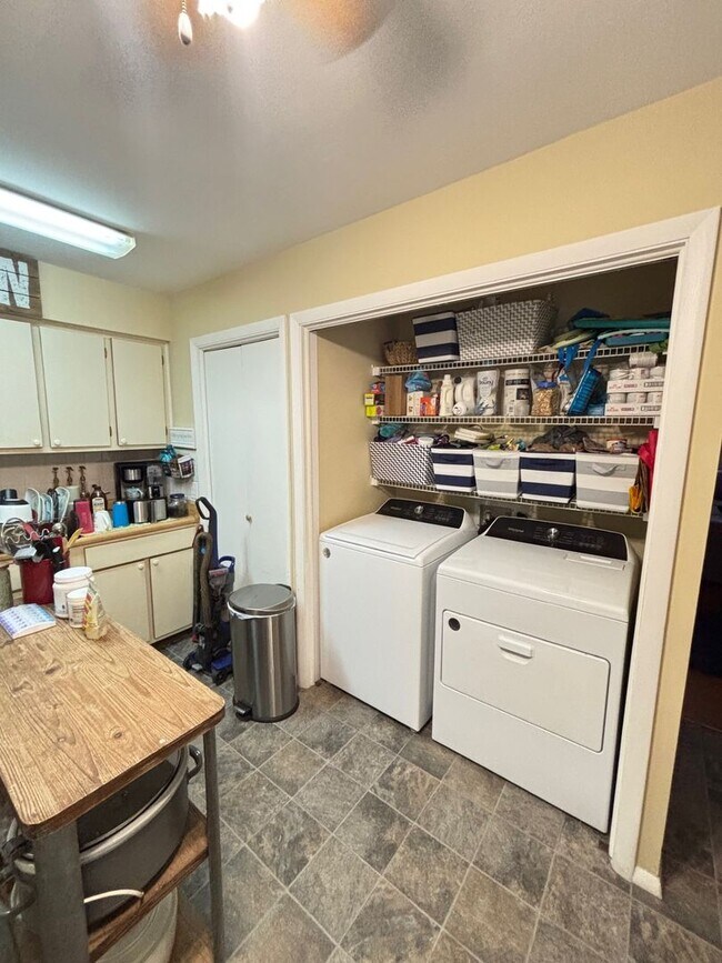 Foto del edificio - 2105 Burwell St