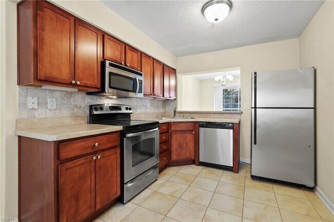 Foto del edificio - 240 Fox Hollow Dr