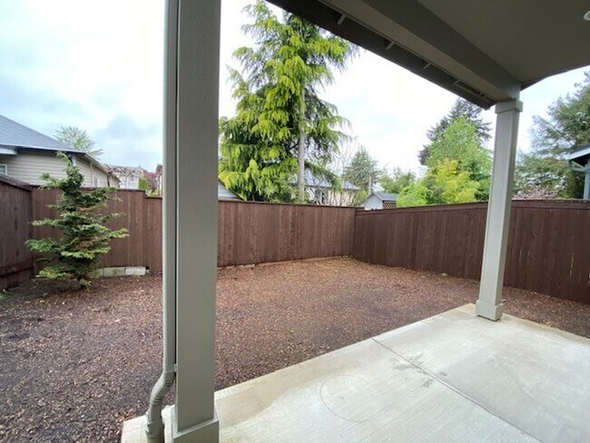 Building Photo - 3 Bedroom Beautiful Home Ready  For You!