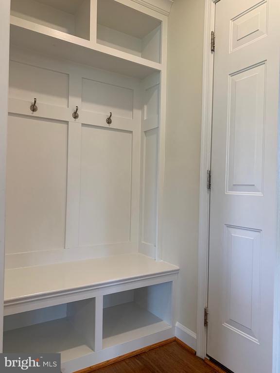 Foto del edificio - 6922 Lunette Ln