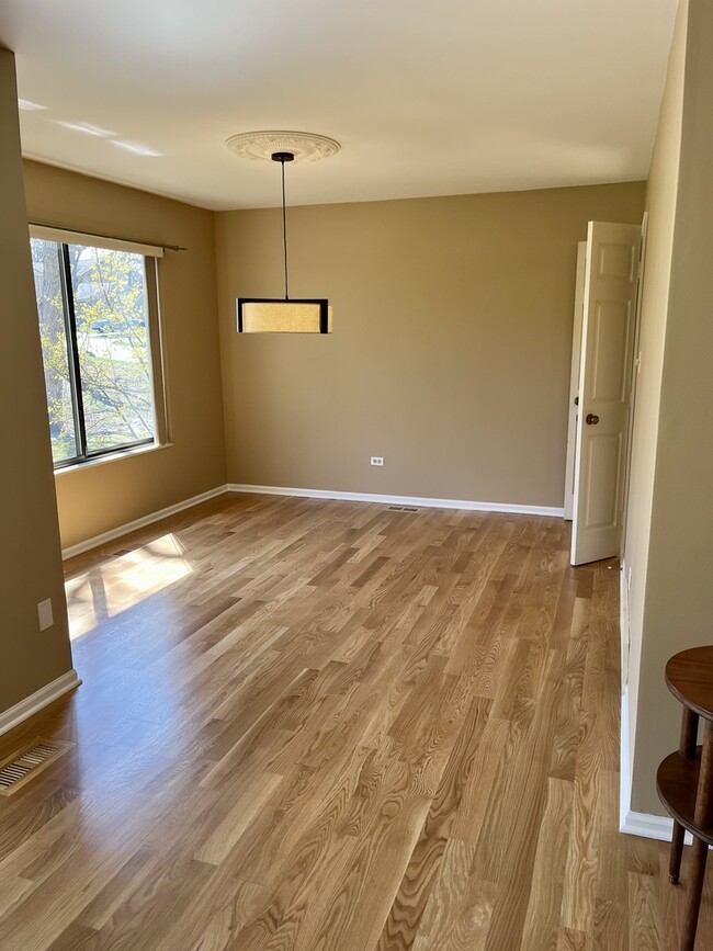 Building Photo - 275 Hickory Ln
