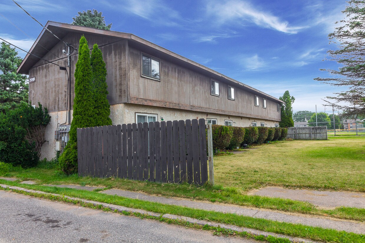 2016 Longyear Ave Unit 5, Marquette, MI 49855 Room for Rent in