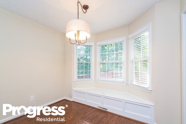 Building Photo - 39 Crestview Dr