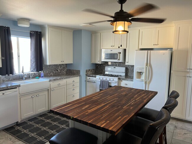 Building Photo - 7055 Grand Ave