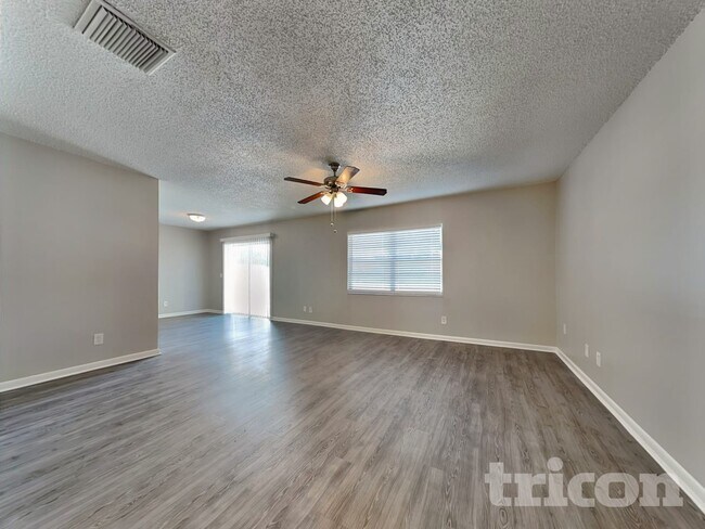 Building Photo - 309 Regal Park Dr