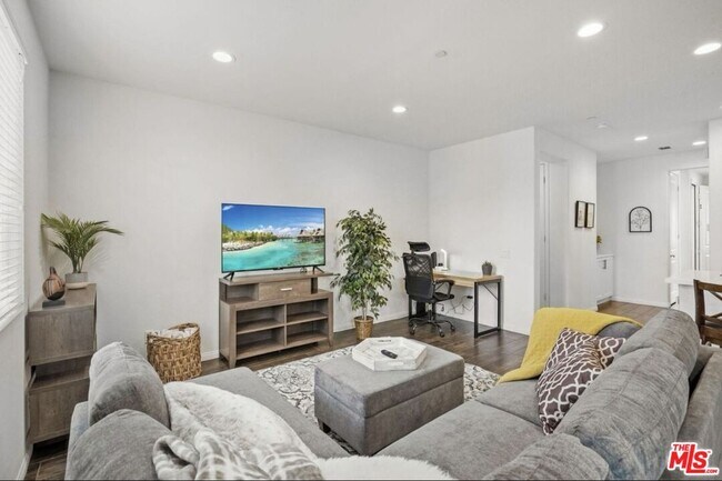 Foto del edificio - 4720 E Washington Ave