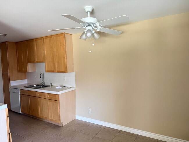 Foto del edificio - 2672 Phipps Ave