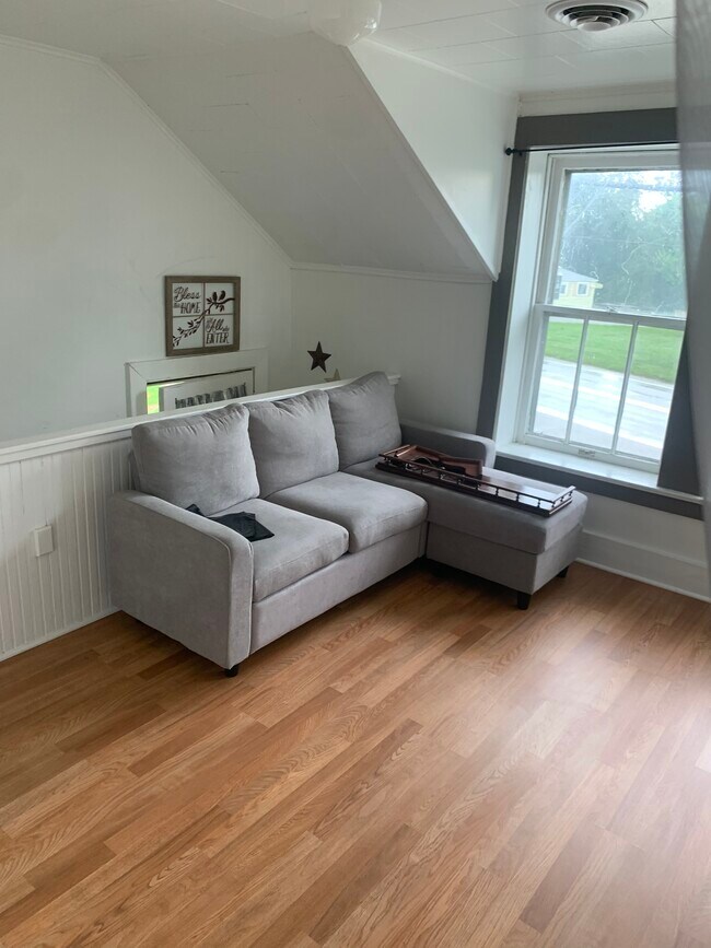 Living - 3136 National Pike
