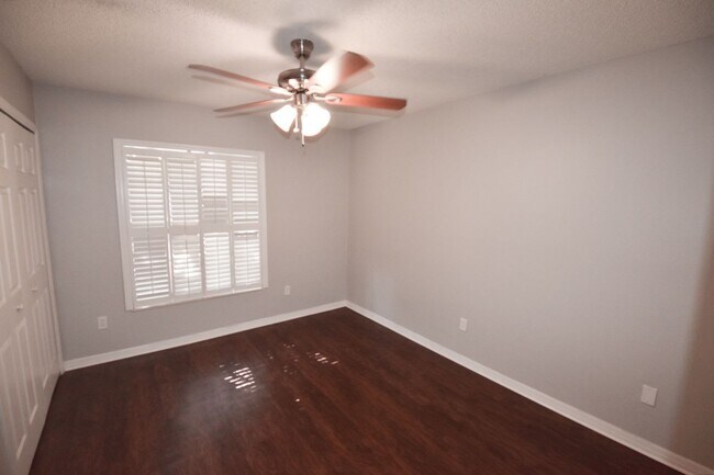 Building Photo - 3061 Nicholson Dr