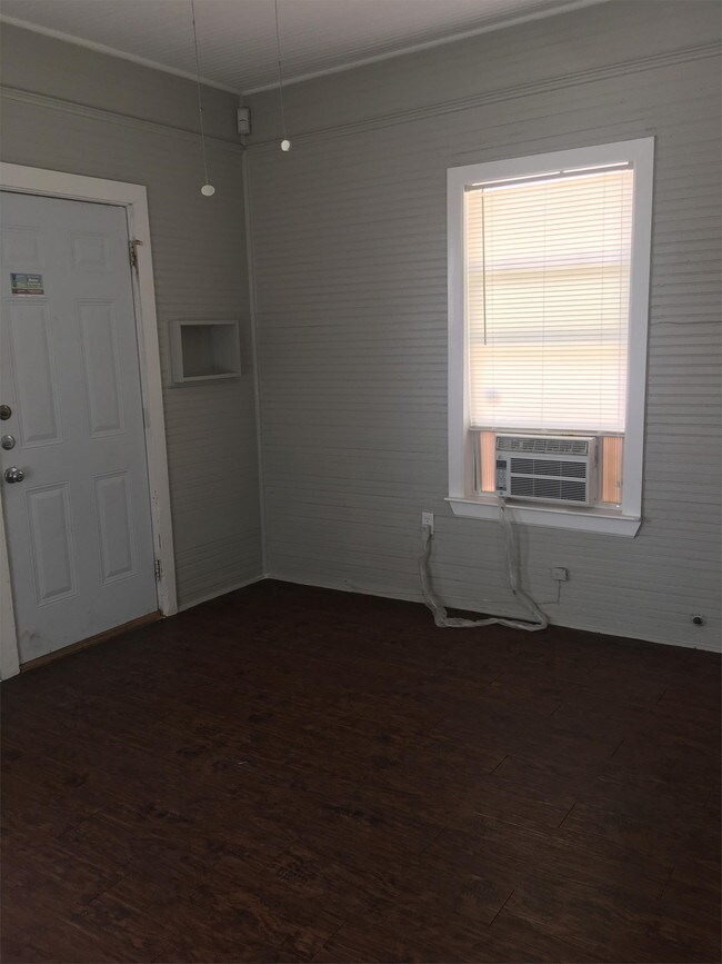 Building Photo - 1113 Guadalupe St