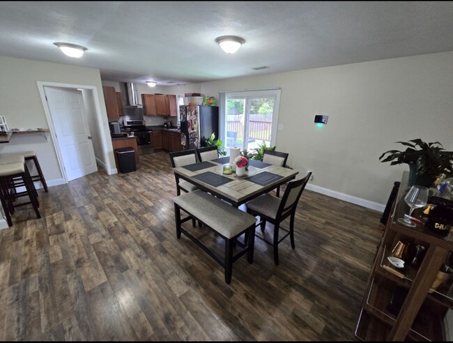 Foto del edificio - 6615 Winthrop Dr
