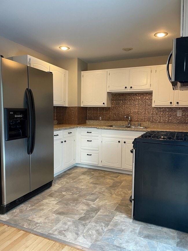 Building Photo - 4Bd/2Ba Shoreline House