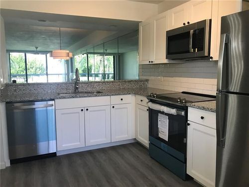 Foto del edificio - 2741 Village Blvd