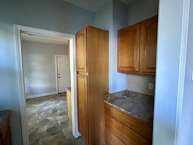 Building Photo - 1st Floor, 3 Bedroom Apartment