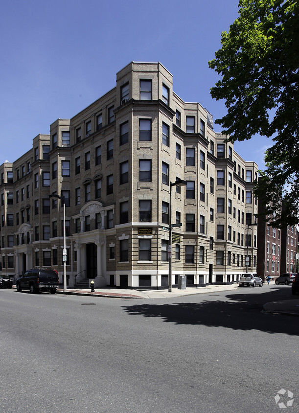 Primary Photo - 108 Hemenway St