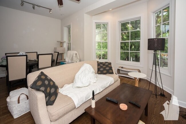 Foto del edificio - 1746 W Division St