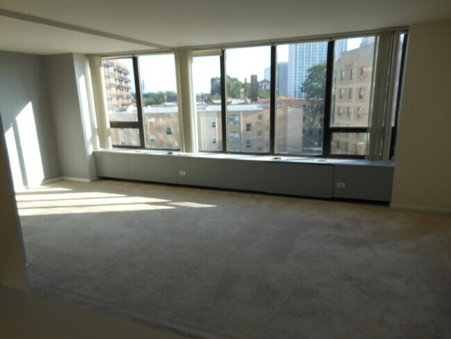 Building Photo - 3930 N Pine Grove Ave