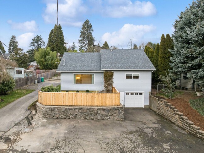 Foto del edificio - Beautiful Hillsdale 4 BR, 2 BA home