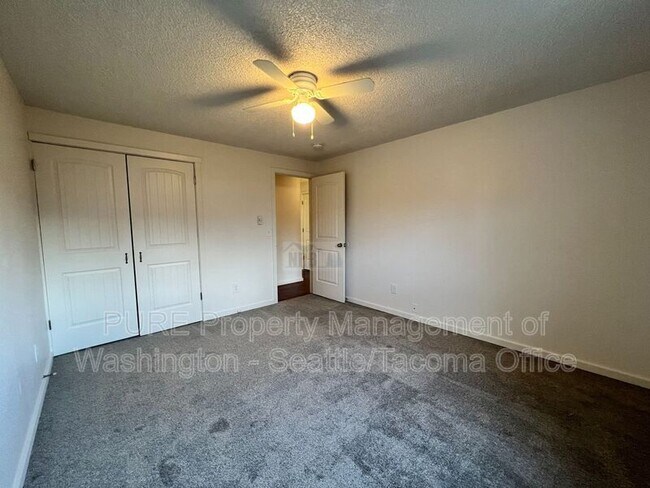 Building Photo - 653 Myrtine Street