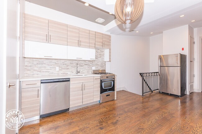 Foto del edificio - 1718 Summerfield St