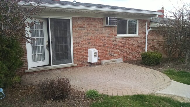 Foto del edificio - 242 Plymouth Rd