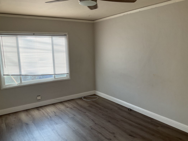 Foto del edificio - 2 bedroom 1 bath Duplex unit w/remodeled k...