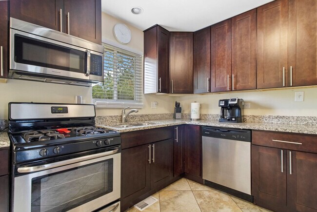 Building Photo - 9471 Sumac Rd