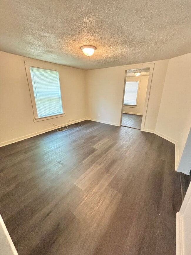 Building Photo - Midtown Cottage special