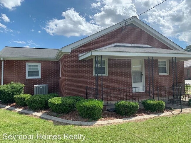 Foto del edificio - Adorable 2 BR | 1.5 BA Brick Home in Rosewood! *Lawn Care Included!*