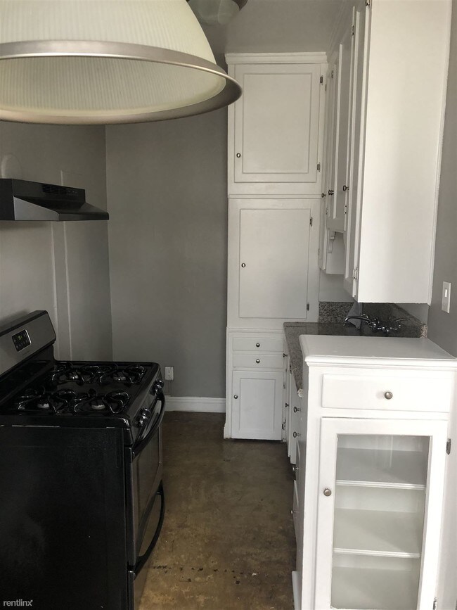 Foto del edificio - 1 br, 1 bath  - 5225 Hollywood Blvd Apt 408