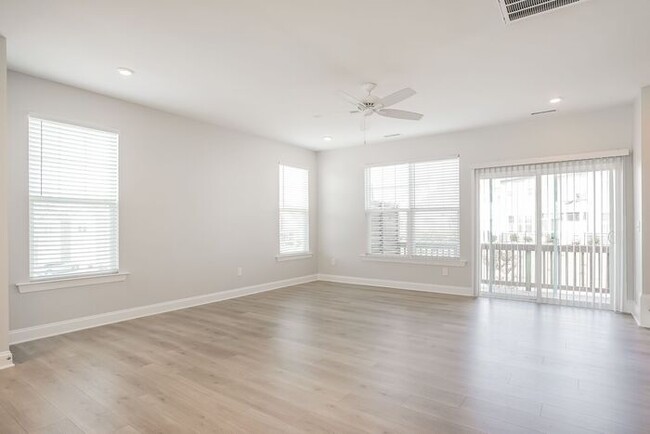 Building Photo - End Unit Towmhome | 3 Story | 2 Car Garage...