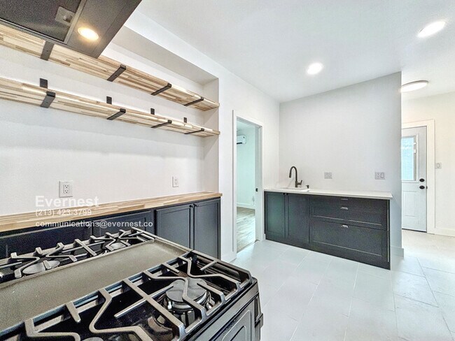Foto del edificio - Lovely 2-Bedroom Duplex with Modern Comfor...