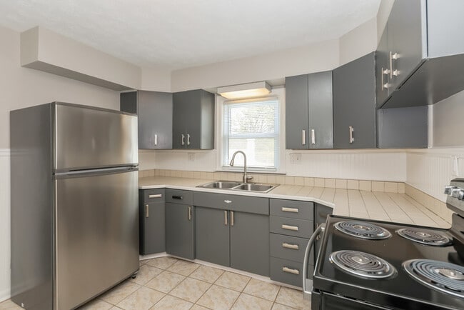 Building Photo - 1176 Highview Dr