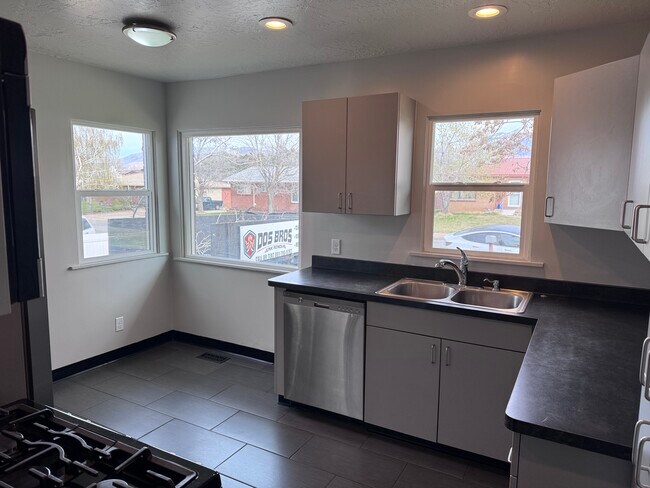 Foto del edificio - 3879 S 2050 W