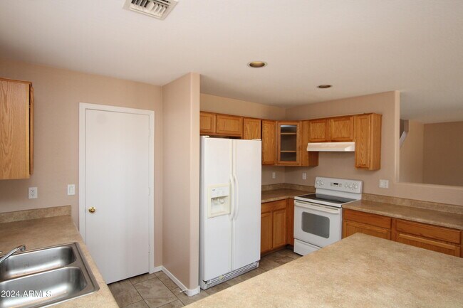 Building Photo - 10829 W Minnezona Ave