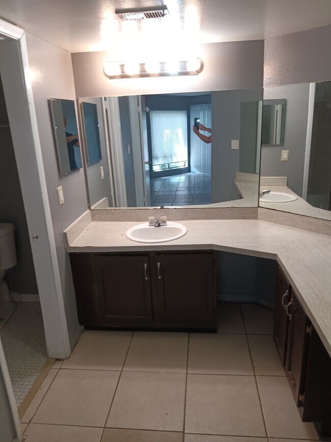 Building Photo - 2/2 in Central Orlando!