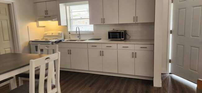 Foto del edificio - 3408 W Saint Conrad St