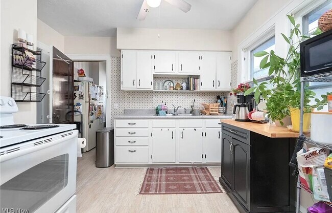 Foto del edificio - 14926 Delaware Ave