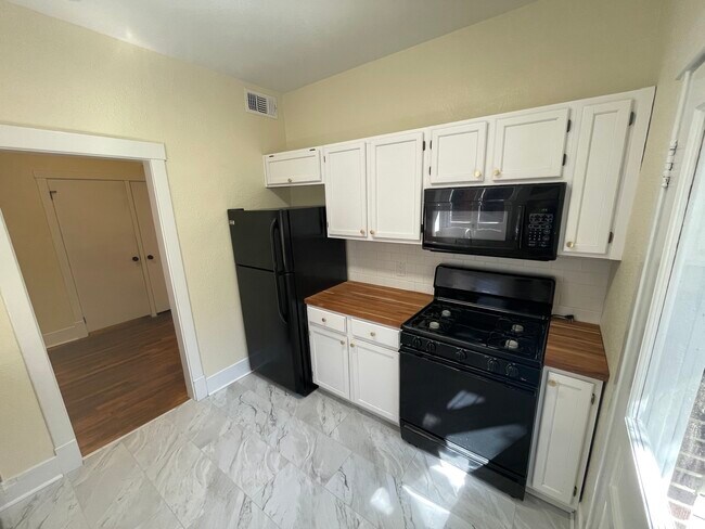 all matching black appliances - 411 Peden St