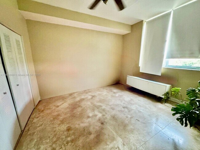 Foto del edificio - 1350 NW 8th Ct