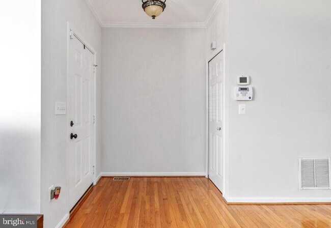 Building Photo - 20 Regency Dr