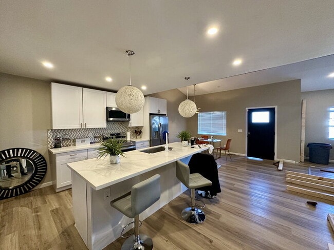 Foto del edificio - 2029 W Adams St