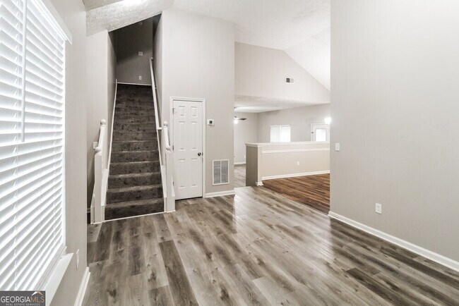 Foto del edificio - 1455 Pebble Ridge Ln
