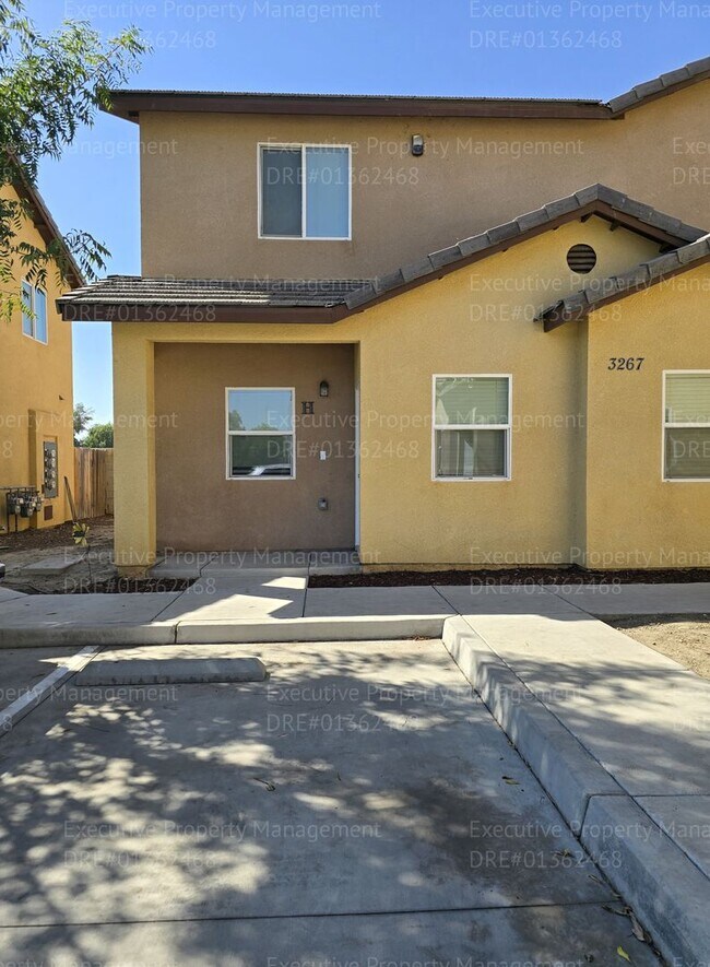 Foto del edificio - Bluehorse Townhomes