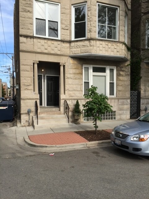 Building Photo - 931 S Laflin St