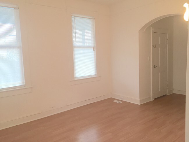 Building Photo - 322 W 35th St