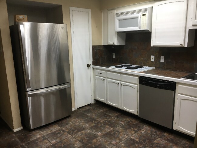 Foto del edificio - 712 Oakwood Trail